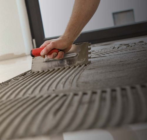 Detailansicht Auftrag Fliesenkleber.